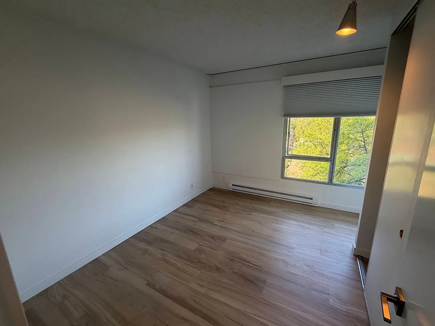 2 Bedroom Condo in Willamette Towers — Photo 2