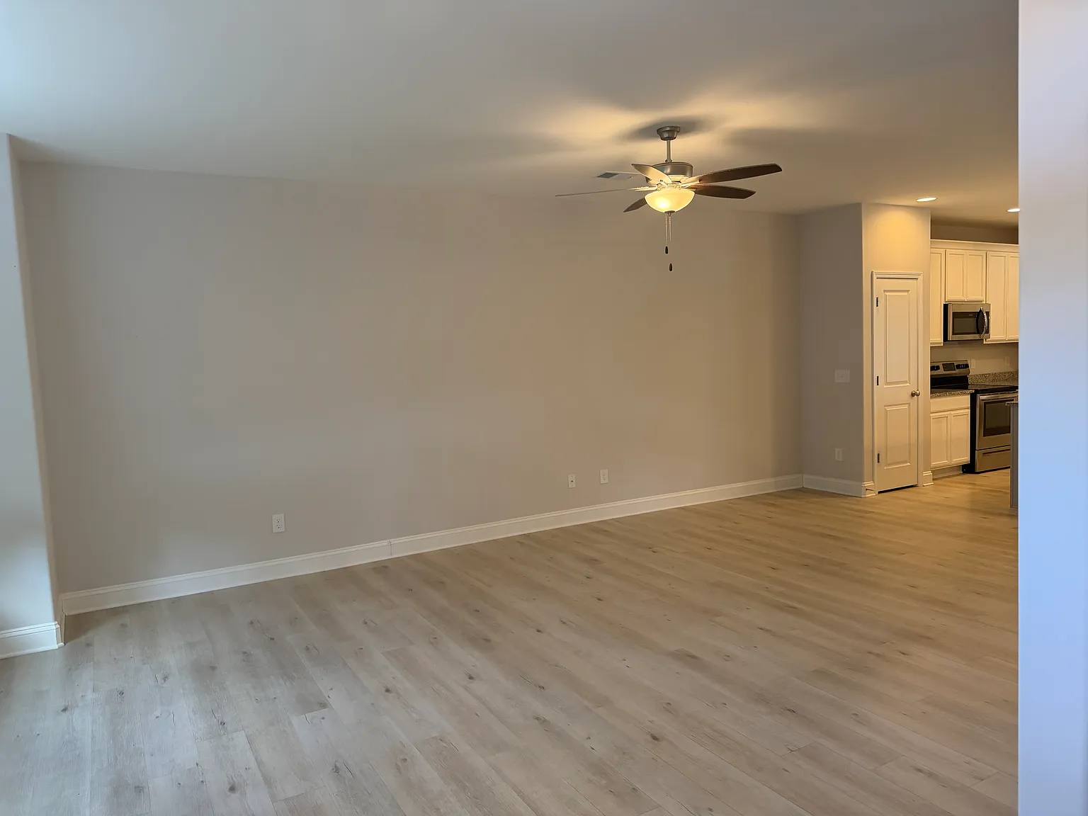 3 bed, 2.5 bath, 2000 sqft, $1,685 — Photo 4