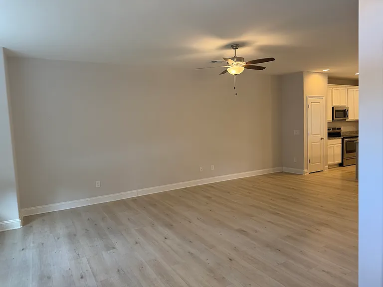 138 Creekland Way — Photo 4