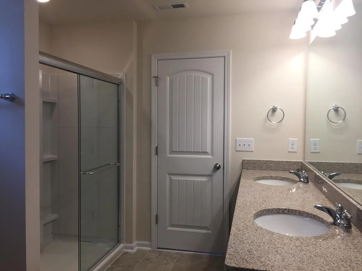 4 bed, 2.5 bath, 2680 sqft, $2,600 — Photo 4