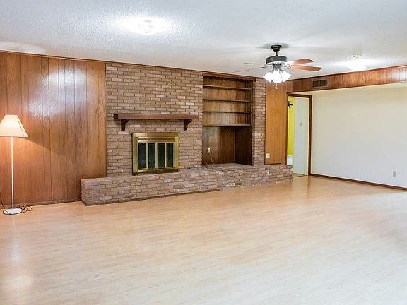 5th image of 2656 Parkview Dr