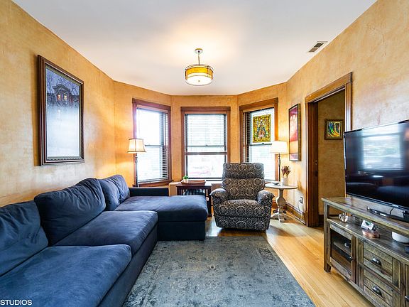 4th image of 3255 N Kildare Ave