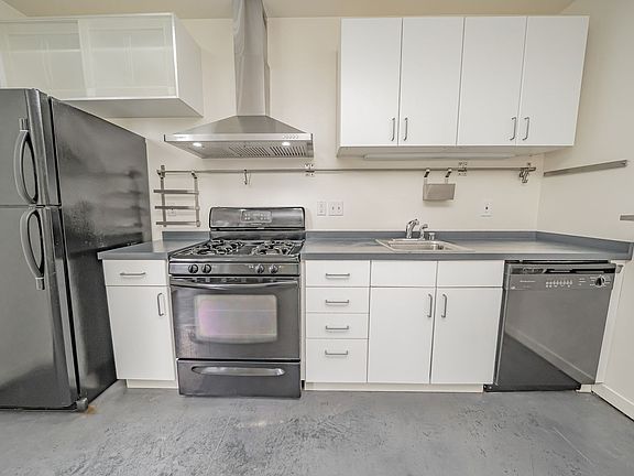 5th image of 3930 Shafter Ave APT A