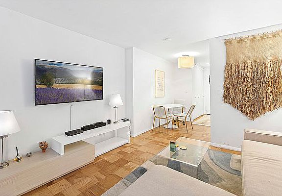 5th image of 7 E 14th St APT 426