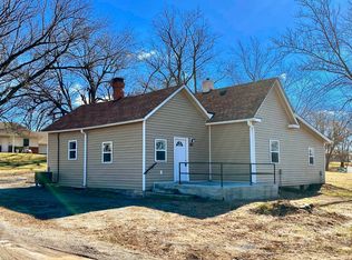 401 S Washington St, Maysville, MO 64469
