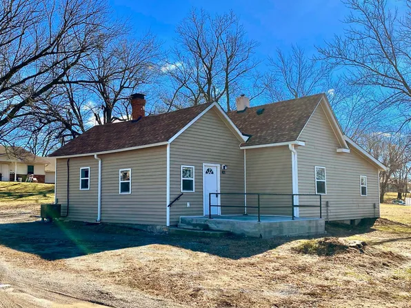 401 S Washington St, Maysville, MO 64469