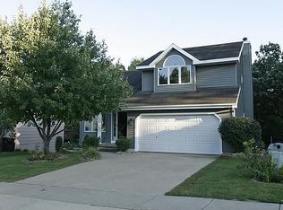 5037 Willowbend Rd NE, Cedar Rapids, IA 52411