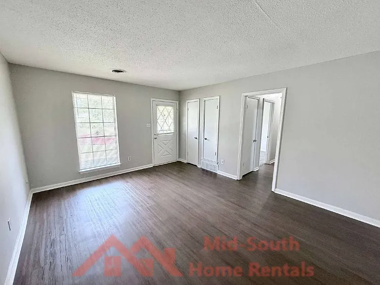4147 Hallview Dr — Photo 4