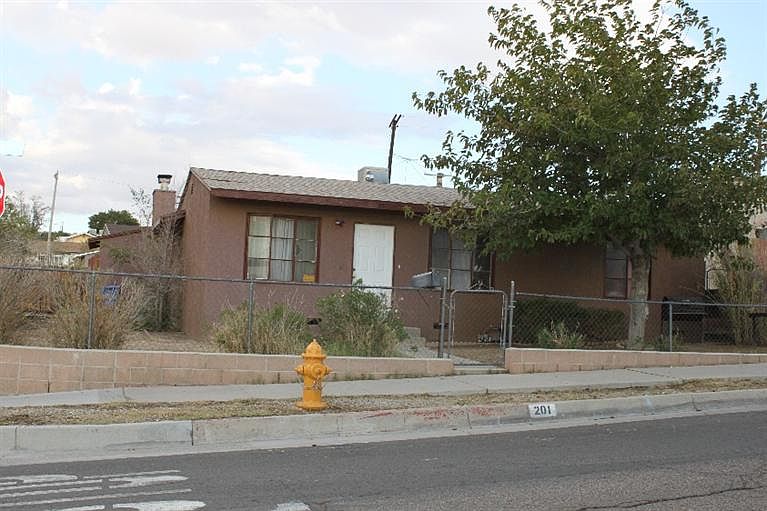 2nd image of 201 S Lillian Dr