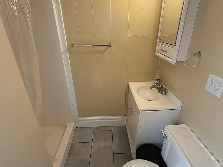 64 Barton St — Photo 12