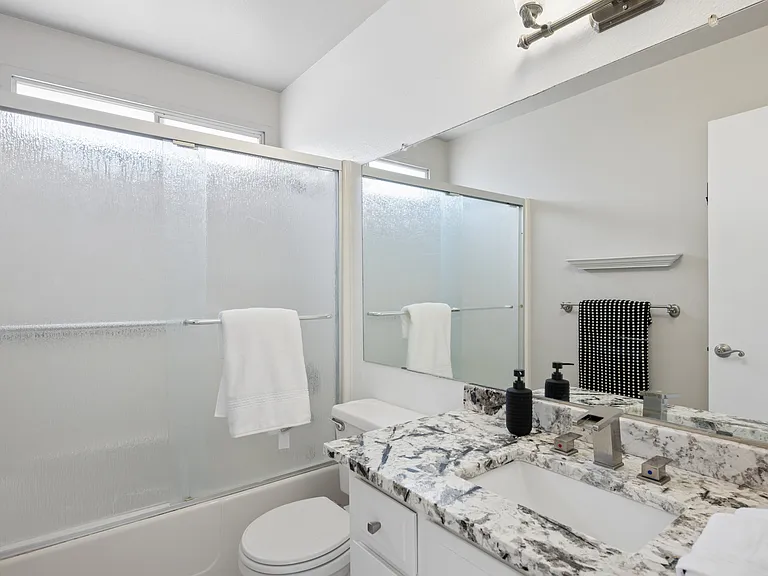2319 E Loma Vista Dr — Photo 26