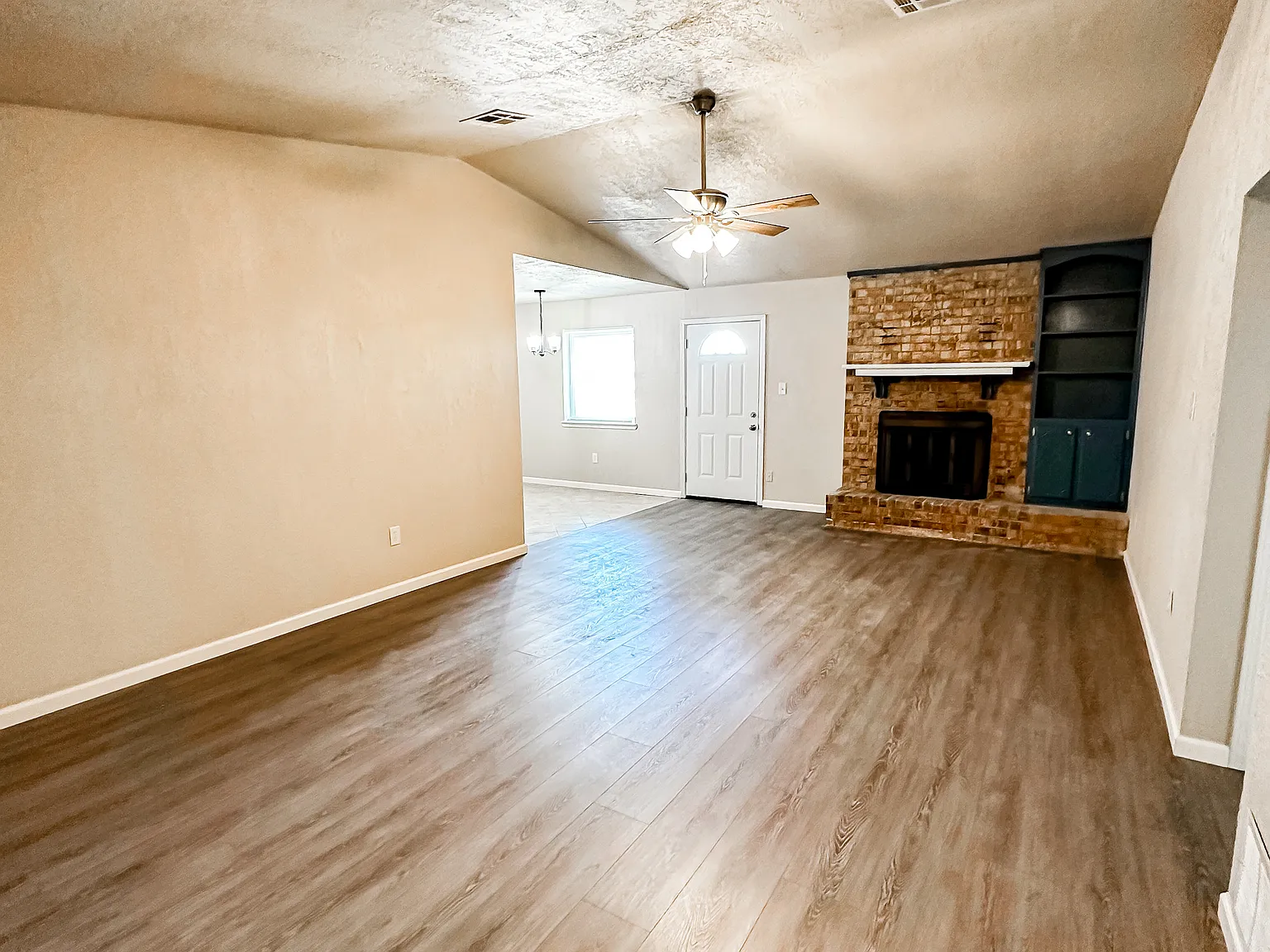 3 bed, 1330 sqft, $1,395 — Photo 2