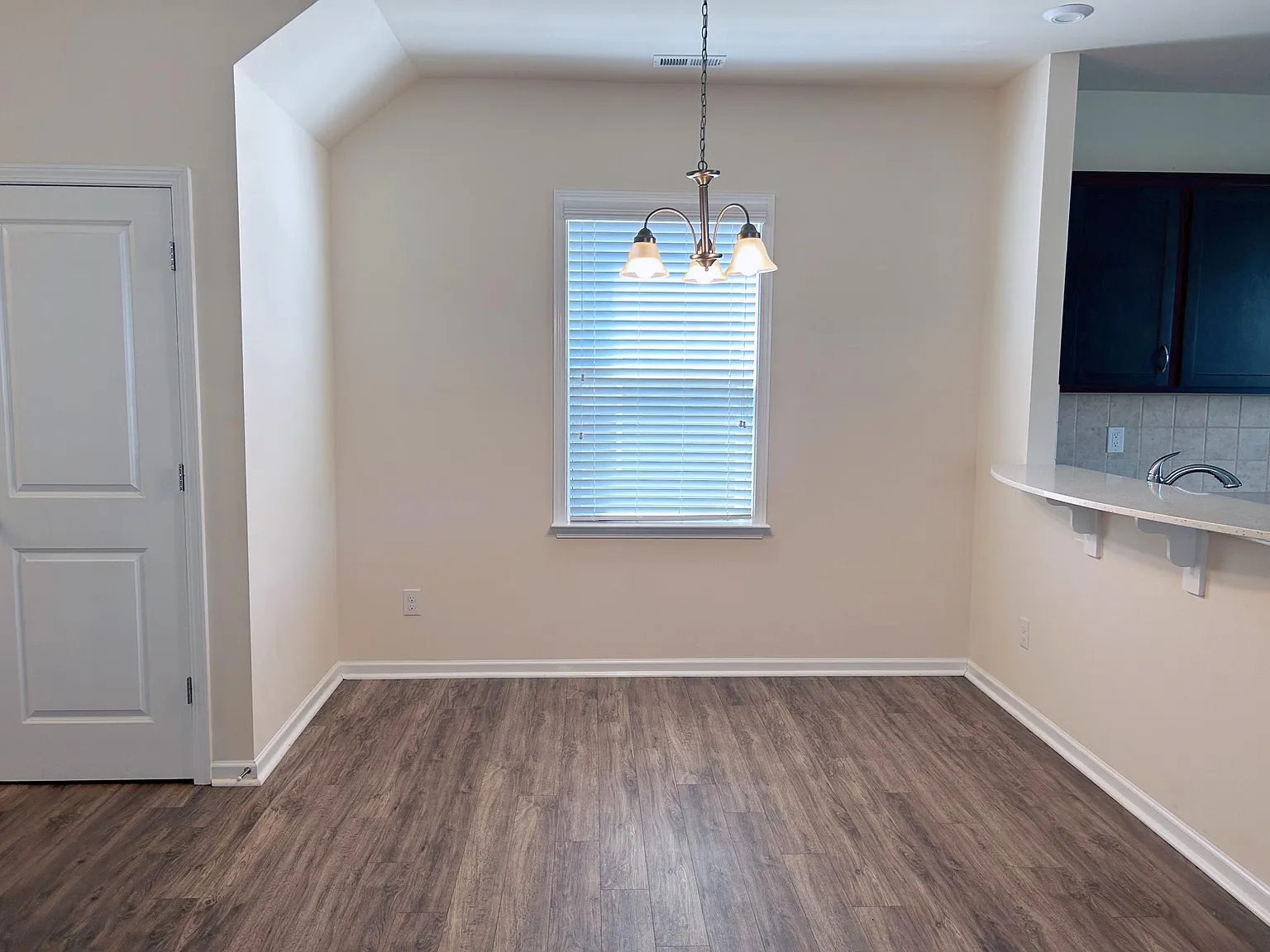 4 bed, 2025 sqft, $2,198 — Photo 3