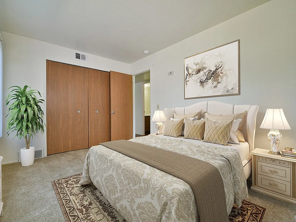 Huntington Place Apartments — Photo 4