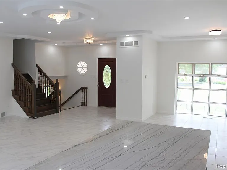 7246 Saint Auburn Dr — Photo 12