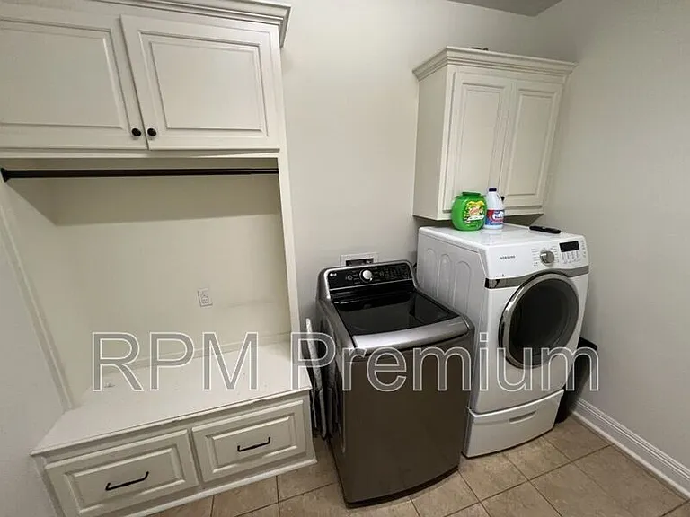 2913 Country Lakes Ave — Photo 24