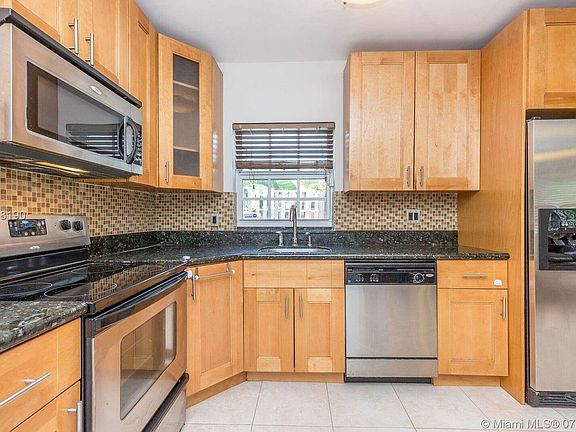 5th image of 1566 NE 172nd St