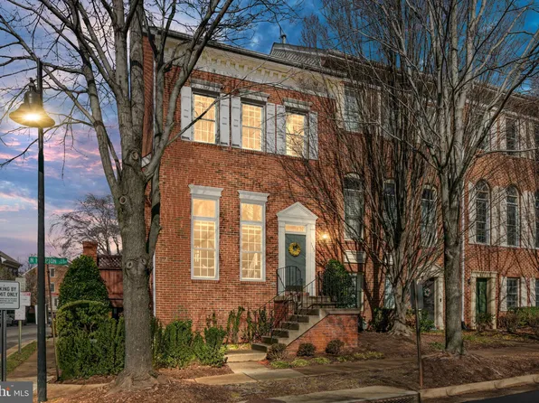 2420 N Hampton Dr, Alexandria, VA 22311