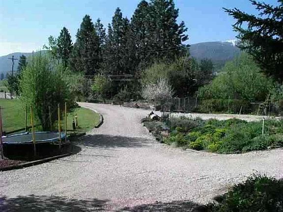 5th image of 272 Carol Ln W