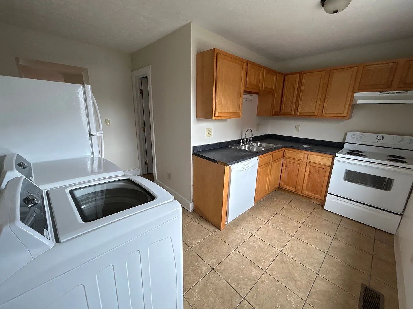 3 bed, 1.0 bath, $1,656 — Photo 2