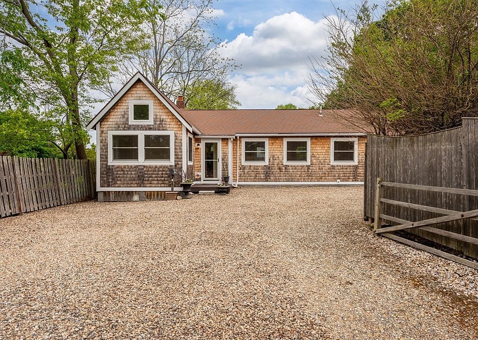 1st image of 8 Hideaway Pl
