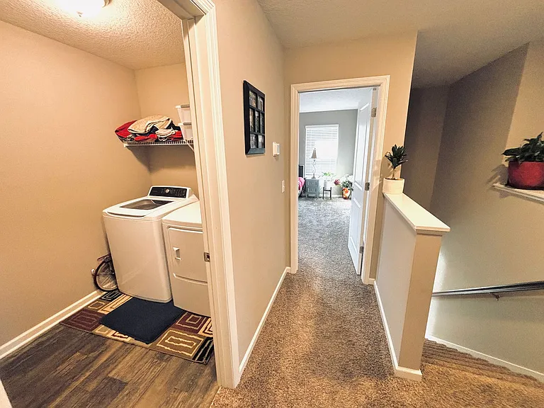 1533 Linwood Cir — Photo 33