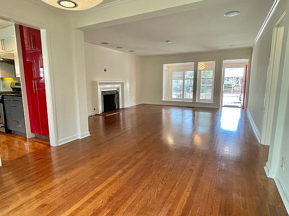 2nd image of 2464 Palm Ave