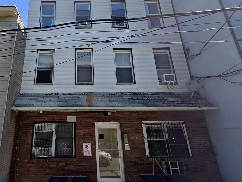 1st image of 64 Newkirk St #6JR