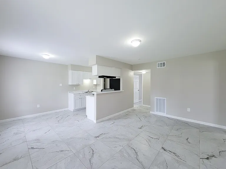 COURTYARD PARK APARTMENTS — Photo 9