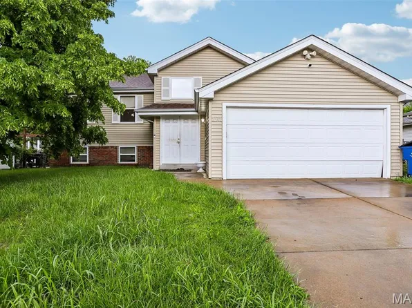 2342 Farnham Ln, Florissant, MO 63033