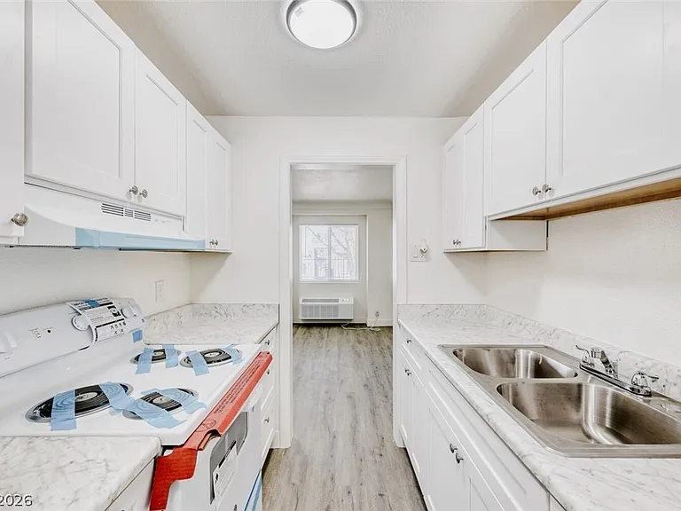 1014 N 4th St #1-10 — Photo 17