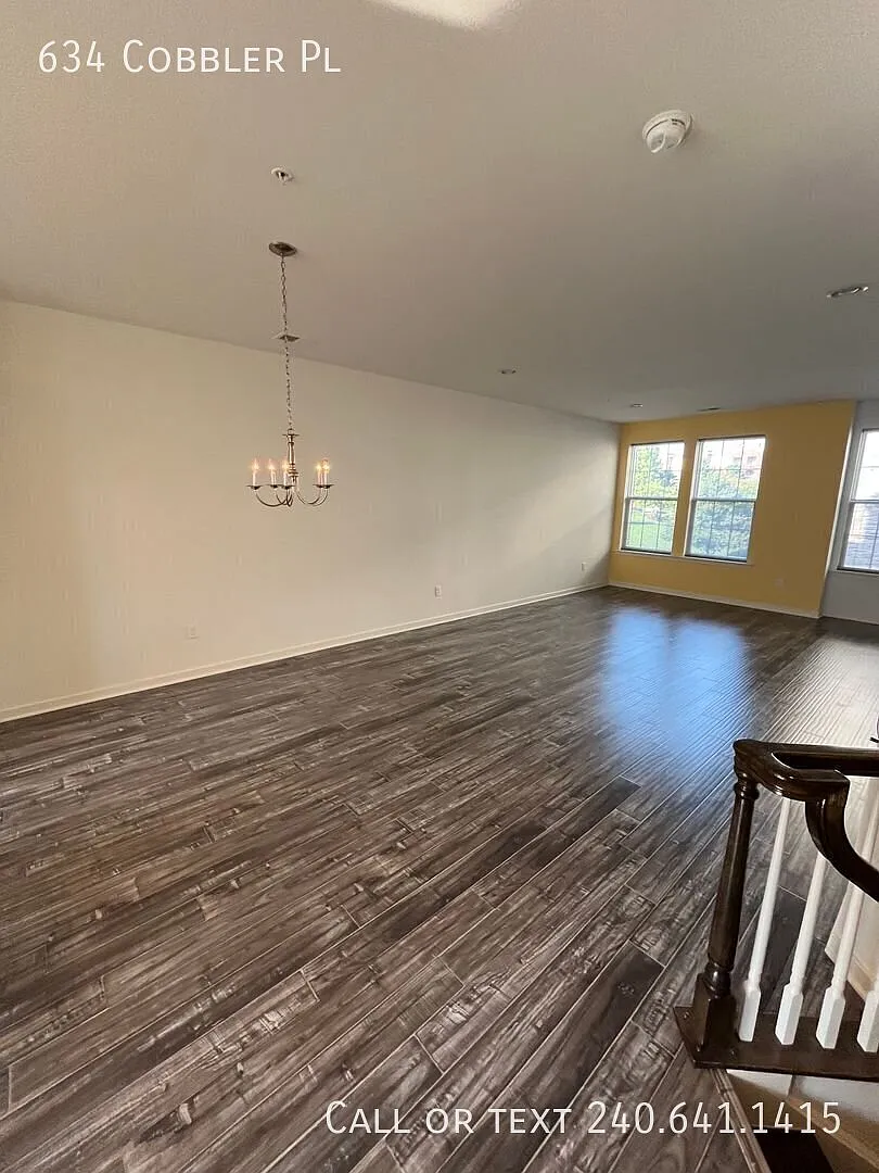 Gorgeous 4 BR/ 3.5 BA Townhome in Summit Hall Reserve! — Photo 3