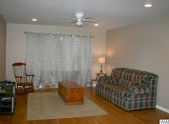 3rd image of 319 30th St E
