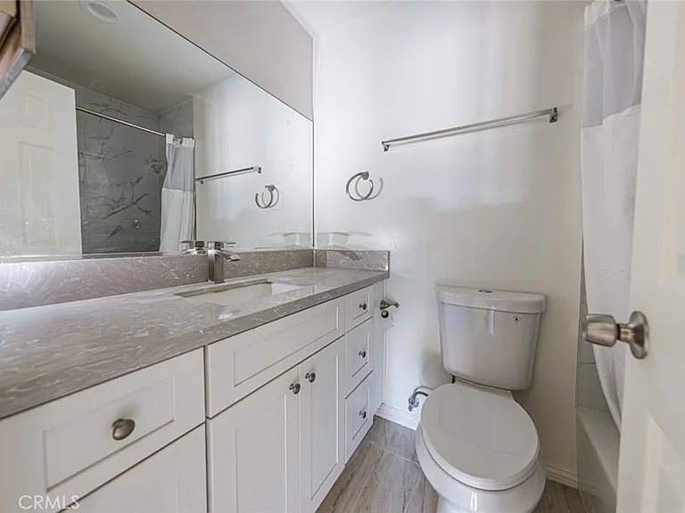 810 E Grand Ave — Photo 14