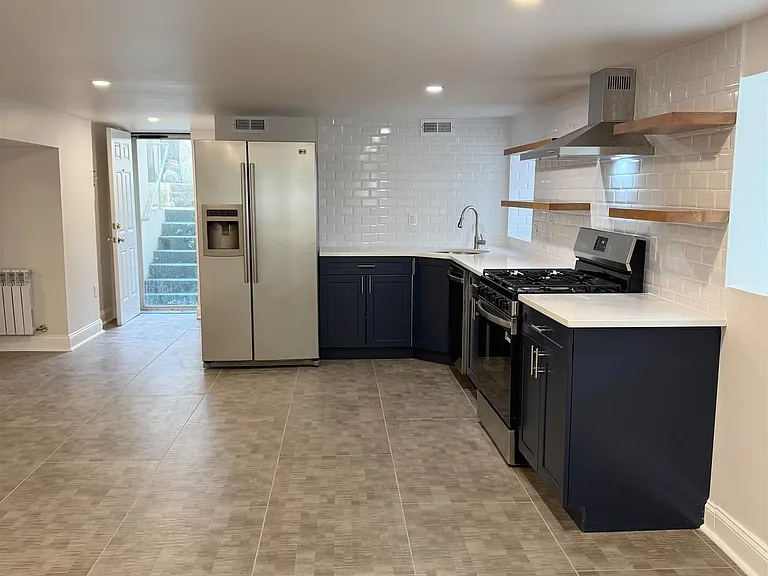 102 S Raleigh Ave — Photo 3