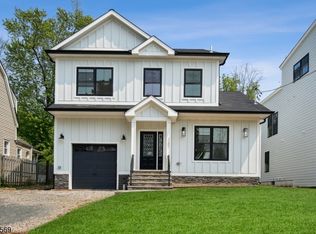 121 Meadowbrook Rd, Livingston, NJ 07039