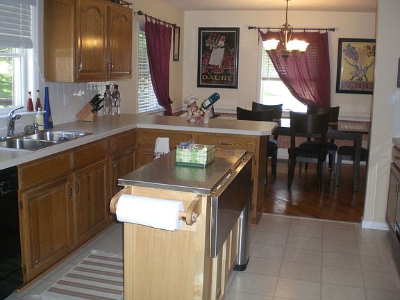4th image of 101 W Reindeer Dr