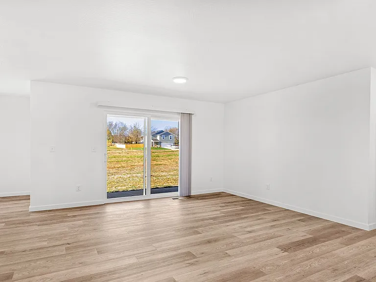 803 Lambert Cir — Photo 11