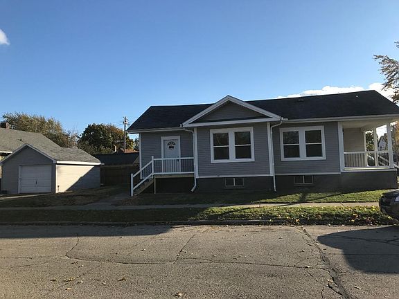 Corner lot, 1 1/2 car garage