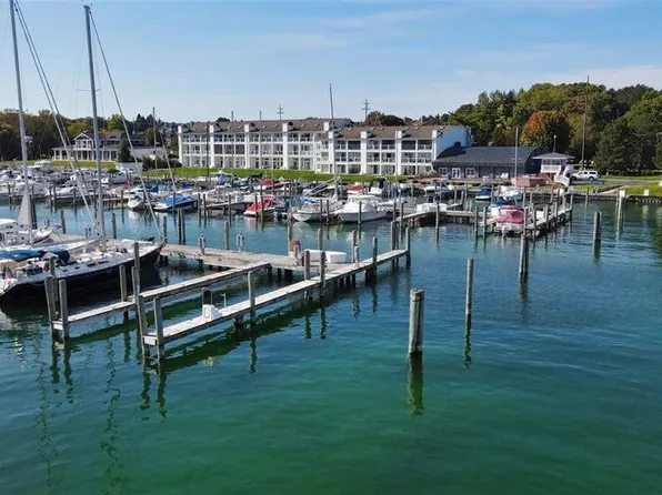 202 Ferry Ave, Charlevoix, MI 49720