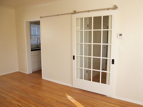 4th image of 1036 Laguna Ave