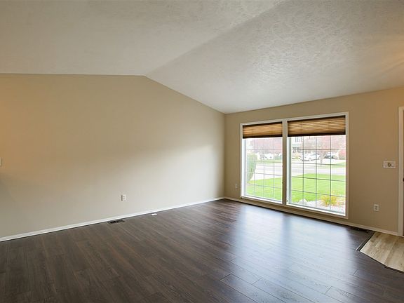 4th image of 23511 E Maxwell Ct