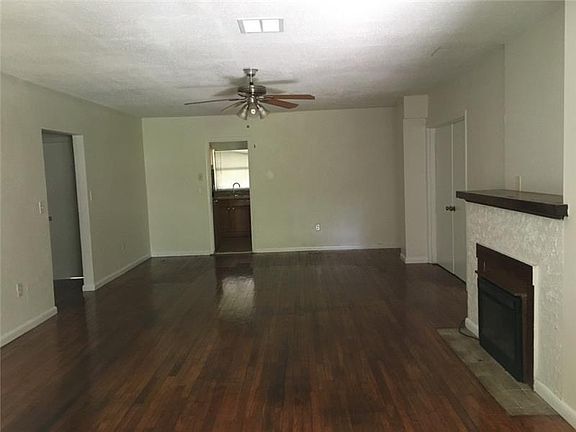 2nd image of 700 SE 20th St