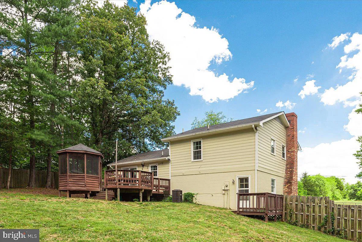 3 bed, 2.0 bath, 1552 sqft, $2,600 — Photo 4