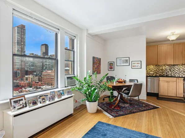 40 West 72nd Street image 2 of 10