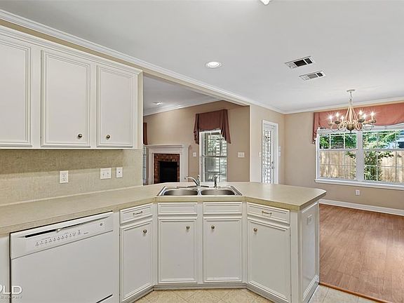 3rd image of 125 Rosemont Pl