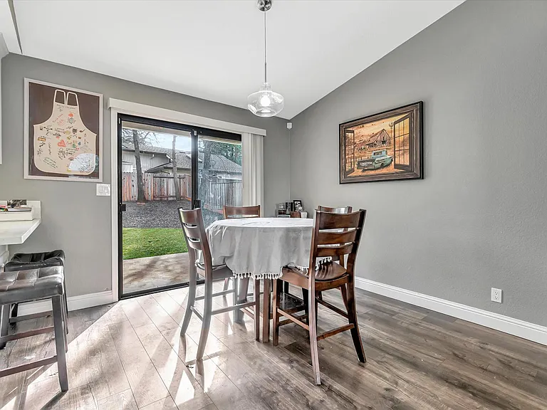 1060 Saint Andrews Dr — Photo 16