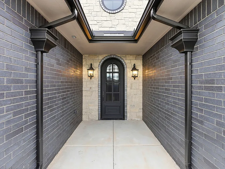 2138 E Beaumont St — Photo 33