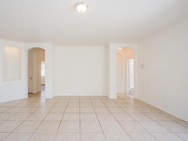 12541 W Jefferson St — Photo 3