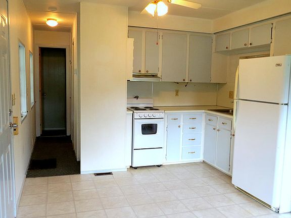 2nd image of 4960 SE 146th Ln